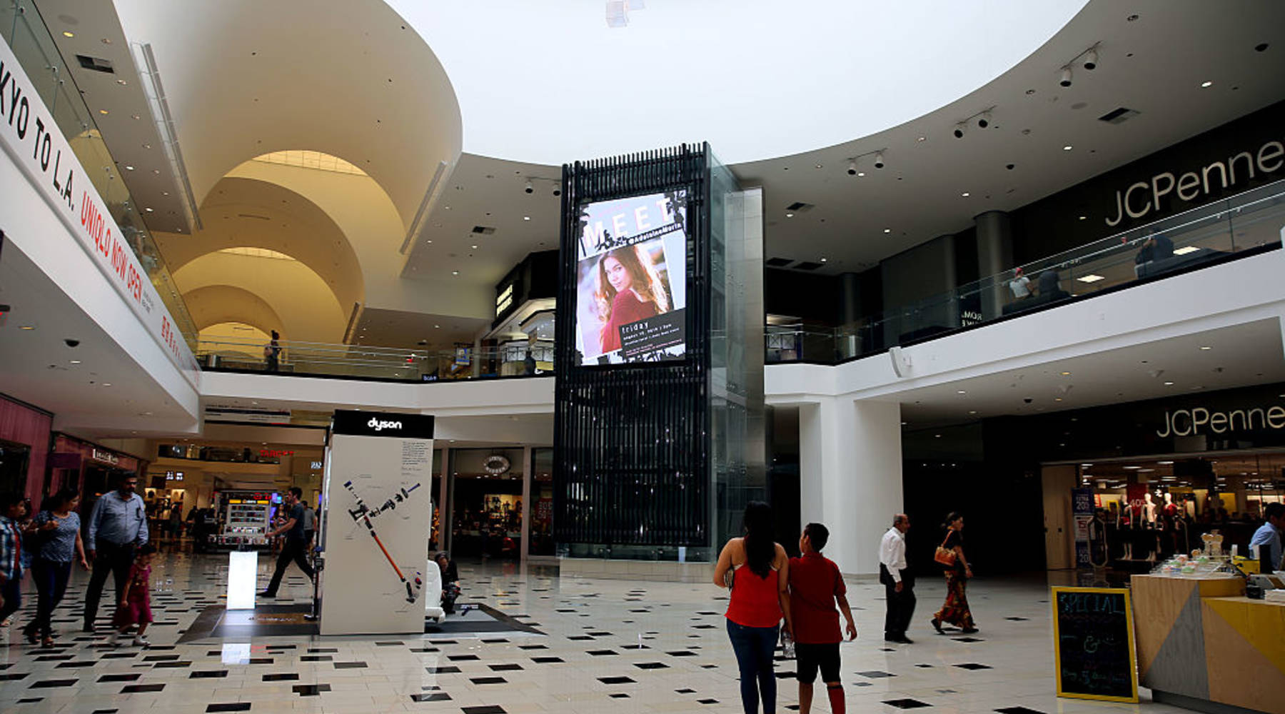 Brick and mortar stores are dying, but not at this mall - Marketplace