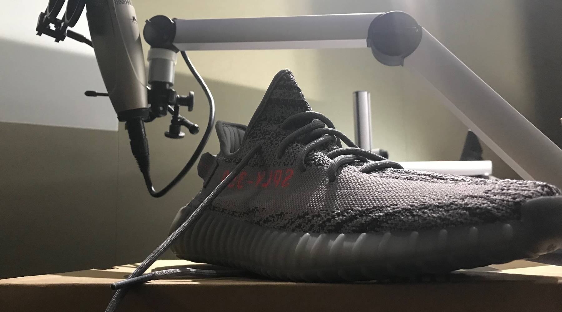Can you tell if these are fake Yeezys 