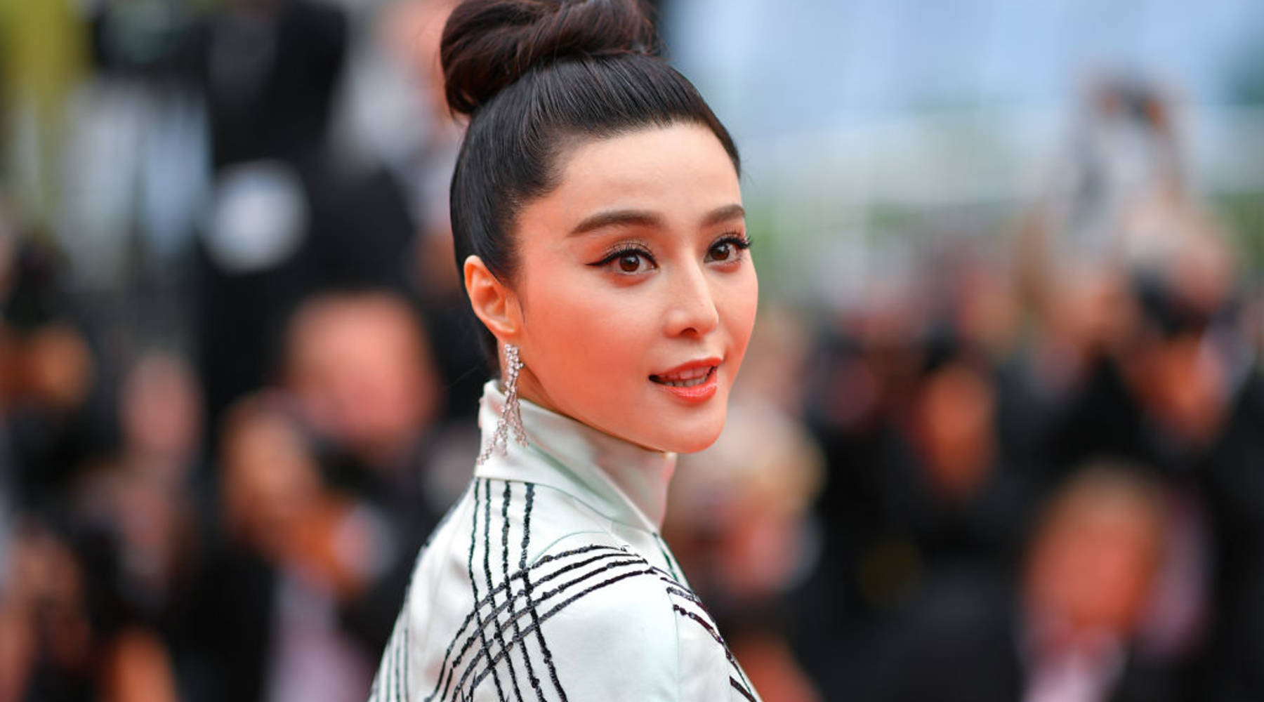Virkelig lærken Ernæring Actress Fan Bingbing's disappearance is tied to tax fraud and a slowing  Chinese economy - Marketplace