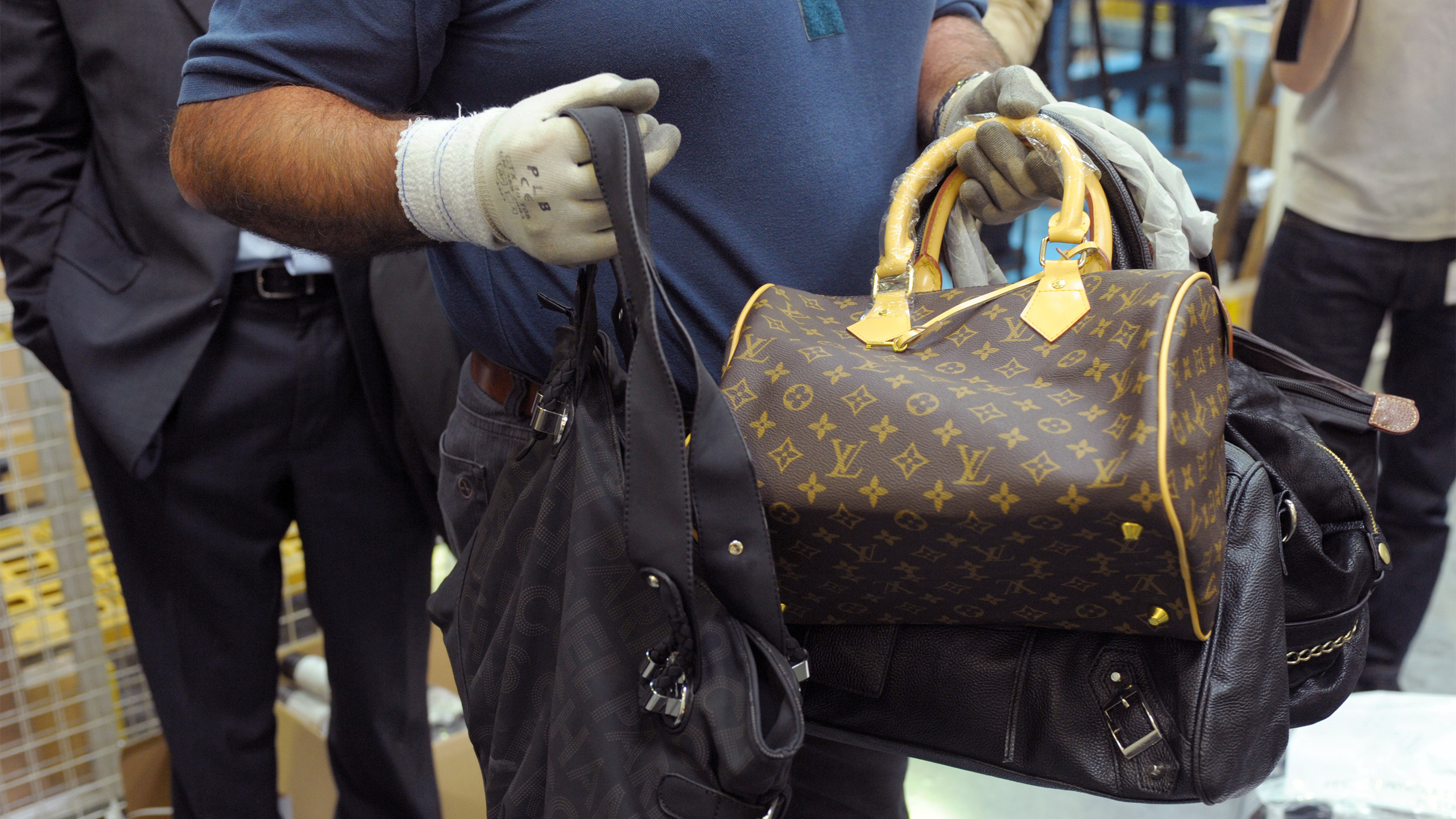 how to tell if a lv bag is real or fake
