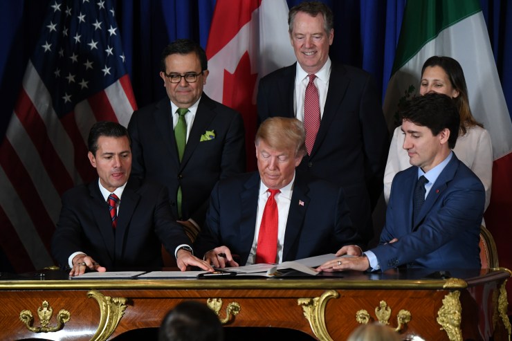 Mexican President Enrique Pena Nieto, U.S. President Donald Trump and Canadian Prime Minister Justin Trudeau, sign the USMCA.