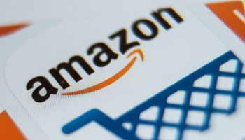 An Amazon shopping basket icon