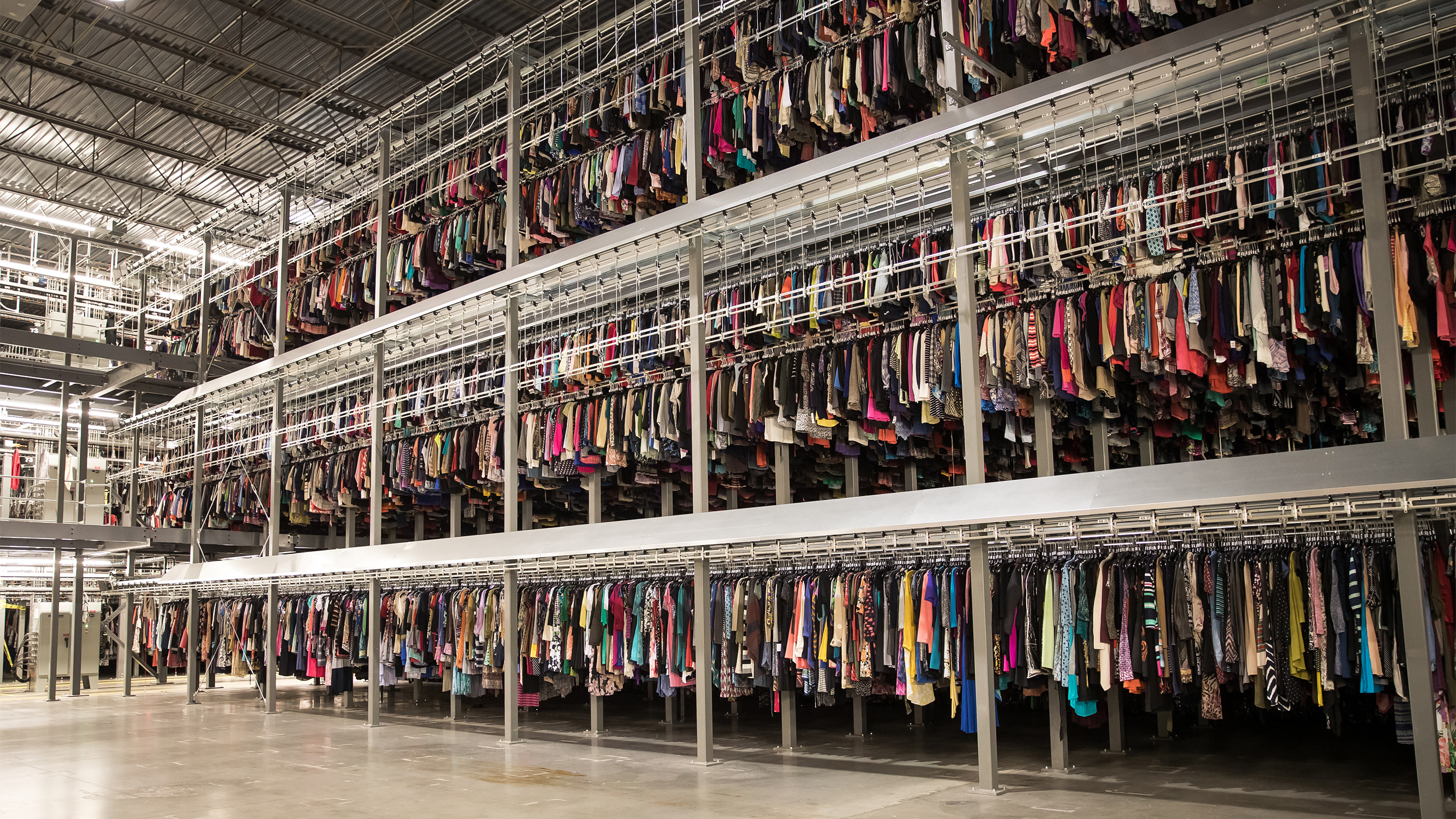Secondhand clothing sales are growing during the pandemic - Marketplace