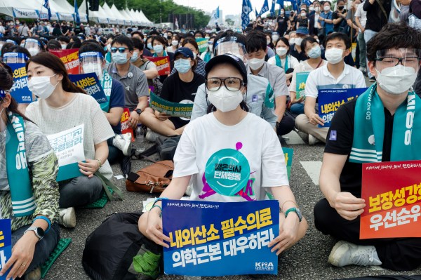 Doctors Strike In South Korea Marketplace