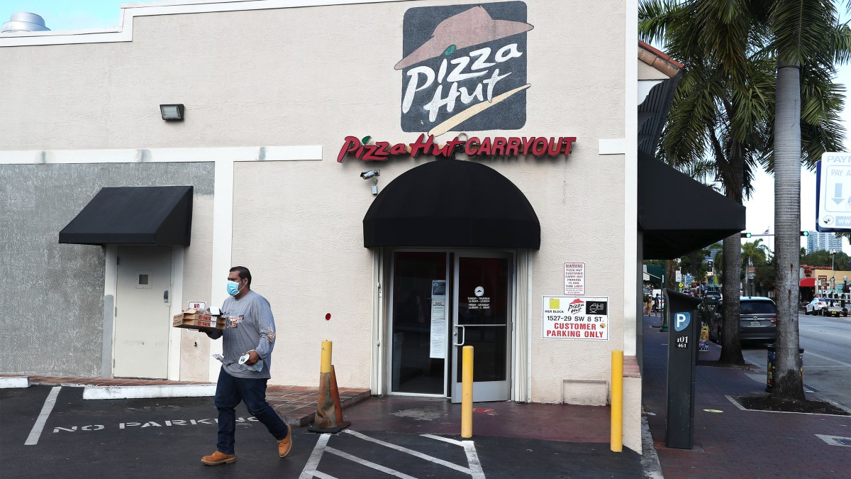 Franchisee to close 300 Pizza Hut locations after bankruptcy - Marketplace