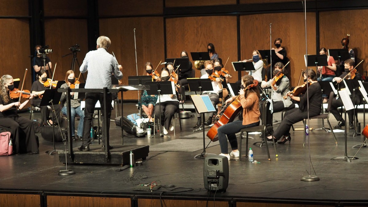 Gregory Wolynec conducts Prelude rehearsal with Gateway Chamber Orchestra for Americas Haydn Festival