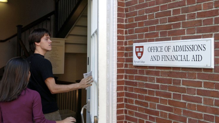 Students enter the Admissions Building on the campus of Harvard University September 12, 2006 in Cambridge, Massachusetts.
