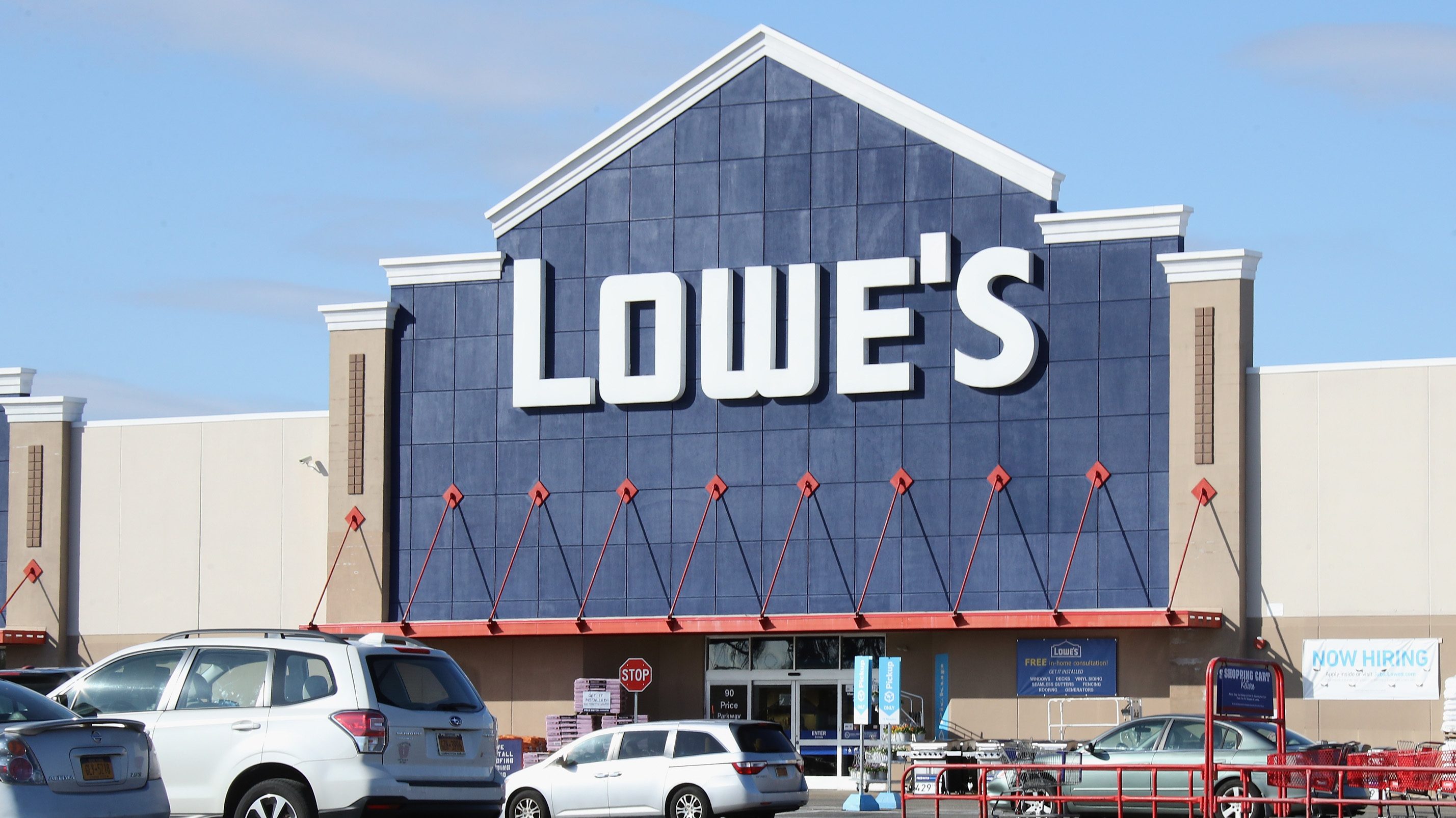 Does Lowe’s Have a Senior Discount In 2022? (Try This Instead)