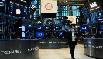 Traders work on the floor of the New York Stock Exchange (NYSE) on January 31, 2022 in New York City. After a volatile week, the Dow Jones Industrial Average was down slightly in morning trading.