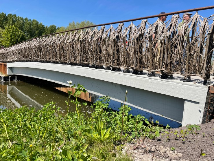 A bridge made of flax fiber.