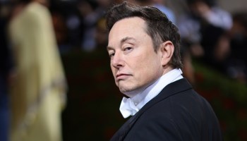 Elon Musk appears at the 2022 Met Gala.