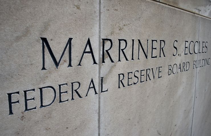 Имя Марринера С. Эклза высечено на здании штаб-квартиры Совета Федеральной резервной системы в Вашингтоне, округ Колумбия.
