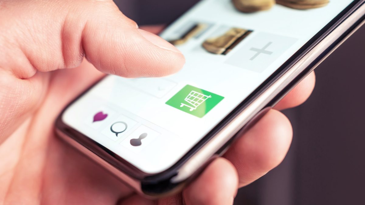 Mobile shopping surpassed computer shopping this holiday season – Marketplace