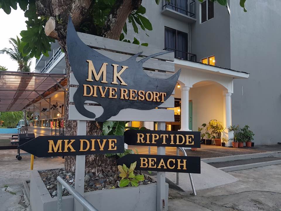 A stingray-shaped sign reads "MK Dive Resort.: