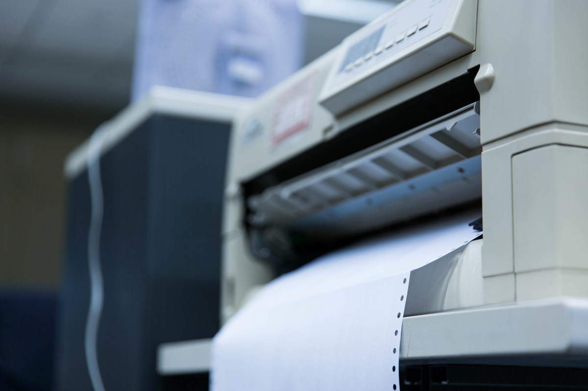 Pourquoi les compagnies aériennes utilisent-elles encore des imprimantes matricielles ?